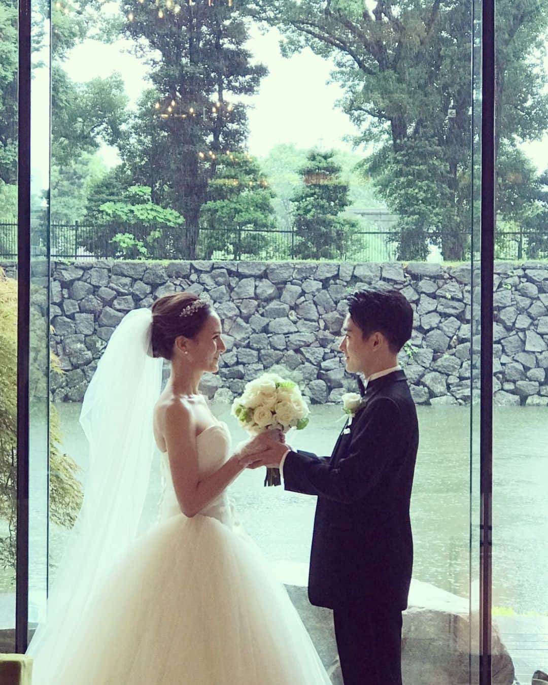 瀬間友里加のインスタグラム：「週末は披露宴でした👰💕いつもお世話になっている皆様や大好きな友人と親族に囲まれて過ごせた1日は本当に楽しくてあっという間でした💕私を支えてくれる皆様に感謝の気持ちを伝えられて良かったです✨一緒に準備をしてくれた旦那さんにも感謝しています✨ 今日からまた頑張ります😊皆様これからもどうぞよろしくお願い致します💕I had a wonderful wedding ceremony last weekend 👰Best day ever!!!❤️❤️❤️ #thankyou #happywedding」