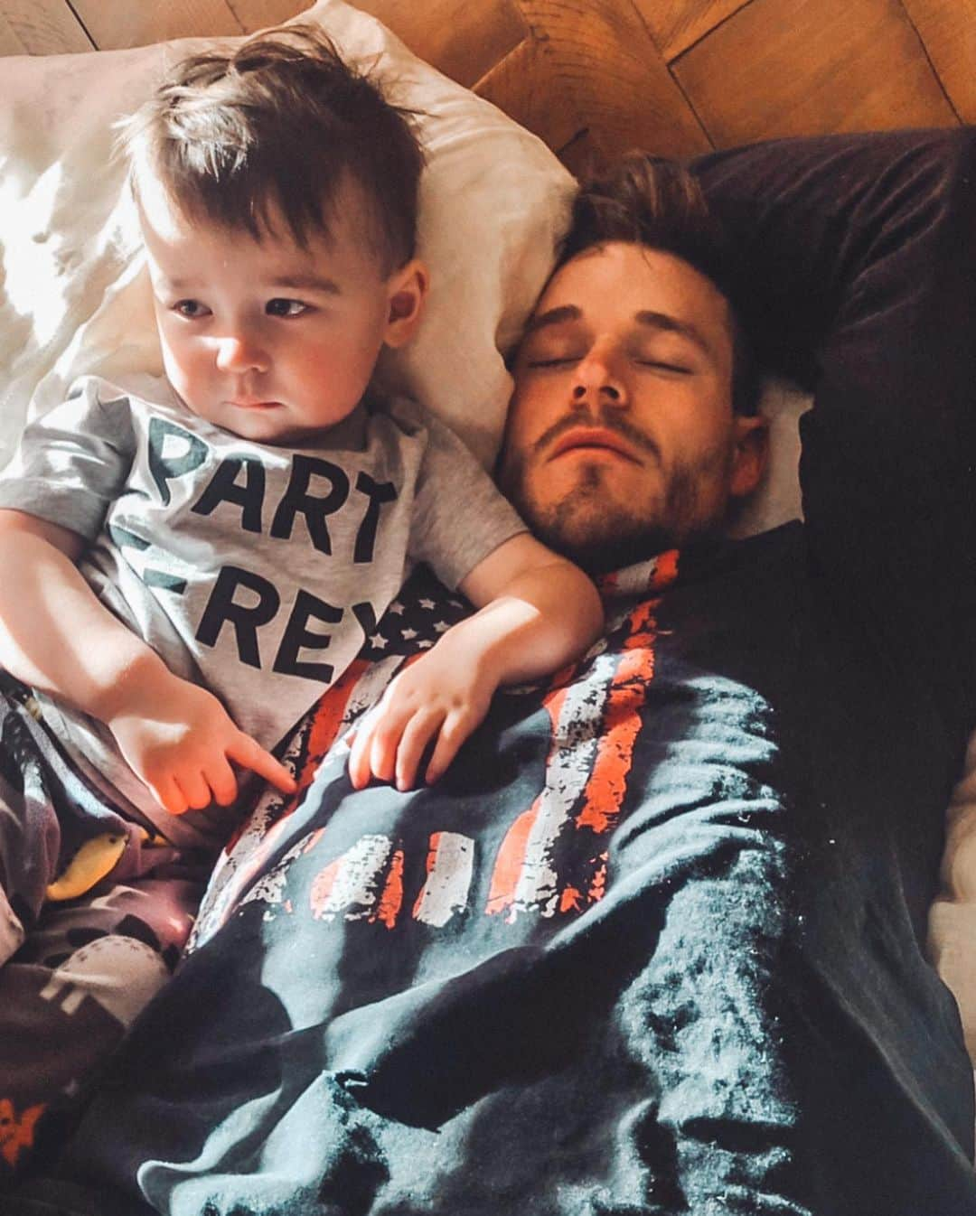 Chelsea Houskaさんのインスタグラム写真 - (Chelsea HouskaInstagram)「I’m beyond grateful that I’m married to the worlds BEST DADDY! Our kids are so lucky to have you as a role model @coledeboer 🖤 thank you for everything you do. Happy Father’s Day! LOVE YOU!」6月17日 8時28分 - chelseahouska