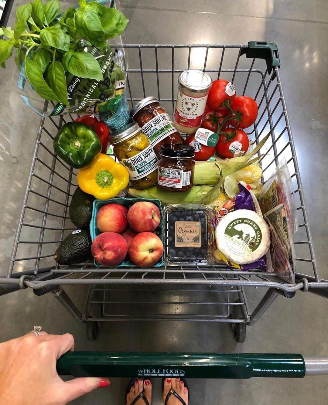 Whole Foods Marketさんのインスタグラム写真 - (Whole Foods MarketInstagram)「#WholeFoodsHaul: #Local faves edition. Check out 👉 what local goodies @thewelltable, @erinliveswhole and @savoringtheflavoring are stocking up on, from pickles to gelato 🍨 #LocalAtWholeFoods #Sponsored」6月17日 8時28分 - wholefoods