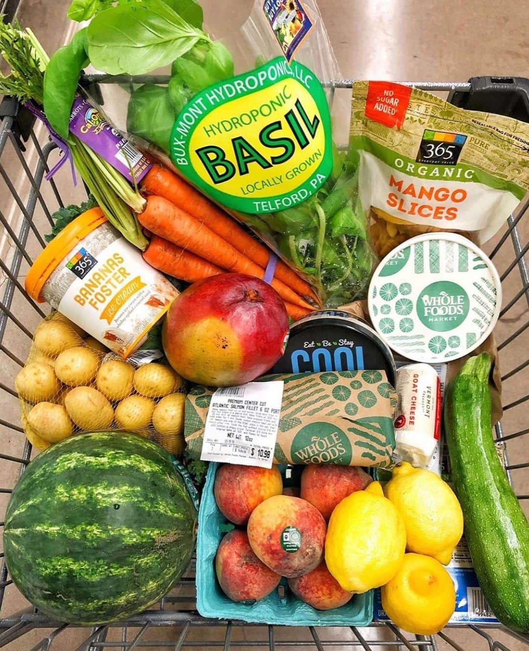 Whole Foods Marketさんのインスタグラム写真 - (Whole Foods MarketInstagram)「#WholeFoodsHaul: #Local faves edition. Check out 👉 what local goodies @thewelltable, @erinliveswhole and @savoringtheflavoring are stocking up on, from pickles to gelato 🍨 #LocalAtWholeFoods #Sponsored」6月17日 8時28分 - wholefoods