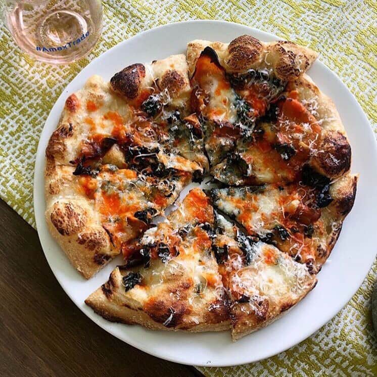 Food & Wineさんのインスタグラム写真 - (Food & WineInstagram)「Squash and kale pizza + a glass of rosé = signs of a very successful (and delicious!) #fwclassic 📷: @mariayagz」6月17日 8時36分 - foodandwine