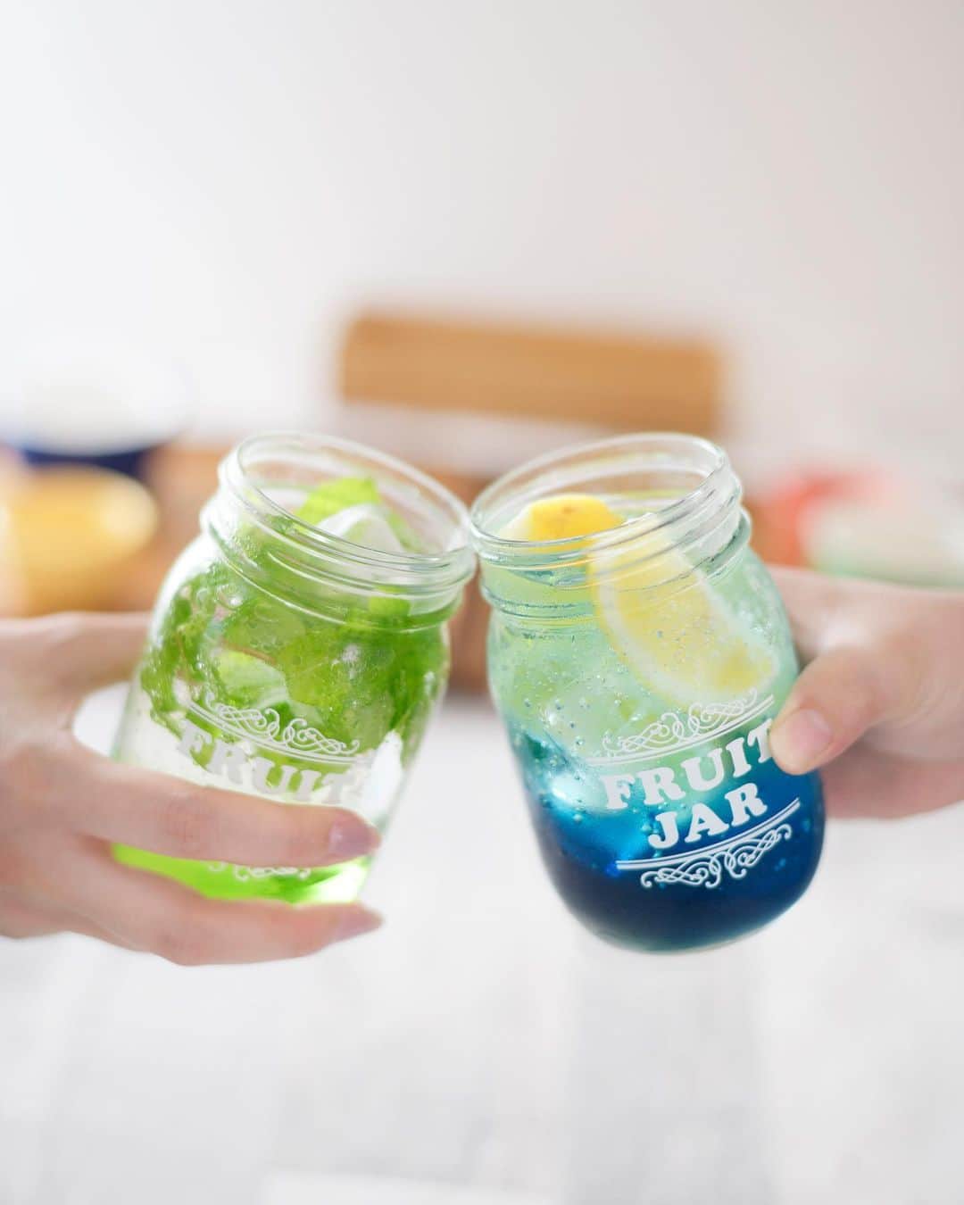 のインスタグラム：「【🍸ノンアルコールドリンク🍸】 暑い日には(る)ハレノヒの『ノンアルコールドリンク』がおすすめです🍷🍸 . サングリア、モヒートなど定番カクテルをノンアルコールでご用意🍸 さっぱり飲みたい時は、モヒート🍸甘い系が好きな方はサングリア🍷 皆様のご来店お待ちしております✨ . #ハレノヒ#ルミネエスト新宿#新宿#カフェ#ノンアルコール#ドリンク#インスタ映え#かわいい#さっぱりドリンク#harenohi#cafe#cute#shinjuku#tokyo#lumineest#かわいいスイーツ #ハレノヒカフェ #植木鉢スイーツ #カクテル」