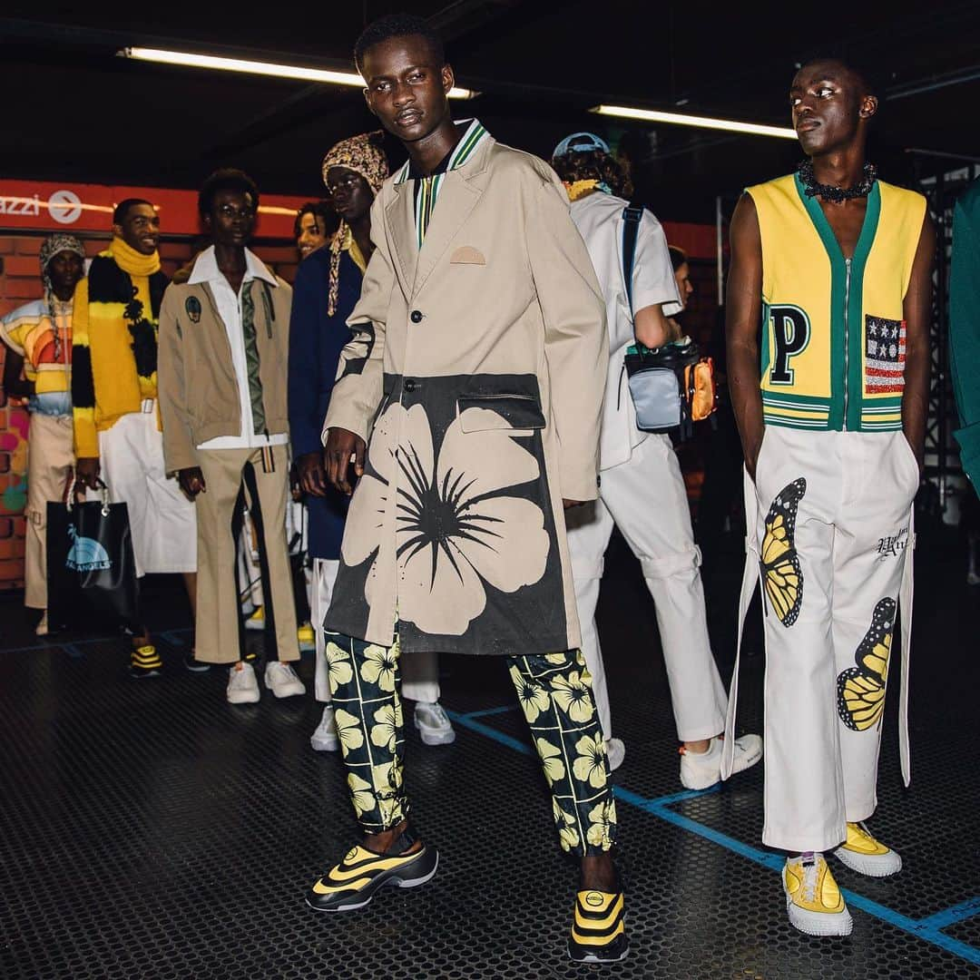 Vogue Runwayさんのインスタグラム写真 - (Vogue RunwayInstagram)「The @palmangels Spring 2020 show was a collection that ran to a painstakingly conceived plan. Its mission was to deliver Palm Angels passengers to a menswear destination that will stand them in good stead for years to come. Tap the link in our bio to see every look. Photographed by @styledumonde」6月17日 8時51分 - voguerunway