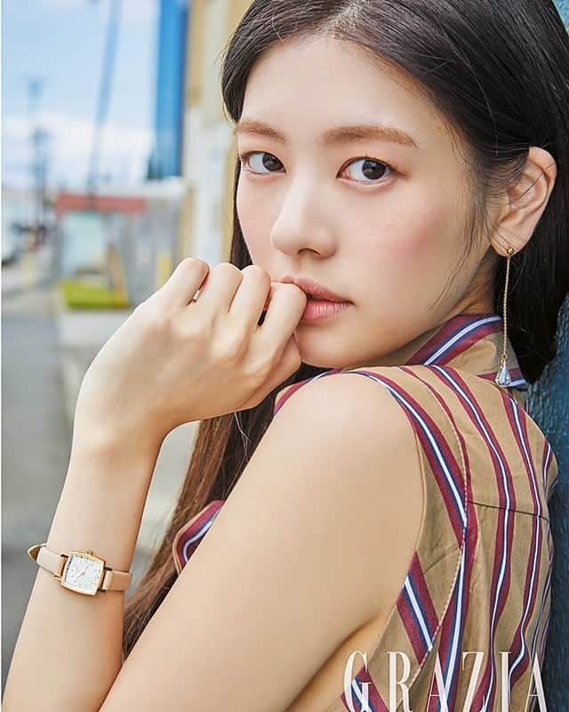 Just a girlさんのインスタグラム写真 - (Just a girlInstagram)「Jung SoMin @somin_jj ❤ for Grazia Magazine June Issue . . . . . . . #정소민 #JungSoMin #김윤지 #KimYoonJi #koreandrama #kdrama #koreangirl #kdramas#asiangirl #맞팔 #셀스타그램 #셀카 #얼스타그램 #데일리 #선팔 #인스타그램  #l4l #f4f  #like4like  #おしゃれ #オシャレ #いいね返し #フォロー #韓国人 #韓国 #セルカ #自撮り #ファッション #フォロー」6月17日 8時54分 - cecithegirl