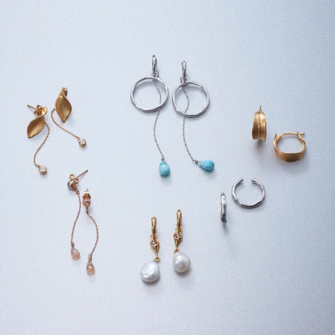のインスタグラム：「《Pierced earring / Earring》﻿ -New Collection in June﻿ ﻿﻿ 自然が生み出す有機的なフォルムを﻿デザインソースにした、ピアス/イヤリング。﻿ ﻿﻿ #ete #エテ #newcollection﻿」