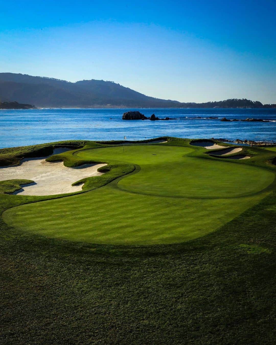PGA TOURさんのインスタグラム写真 - (PGA TOURInstagram)「The par-3 17th has been a pivotal hole in previous U.S. Opens contested at Pebble Beach.  It’s ranked the No. 1 hardest hole on the course on Sunday.  #LiveUnderPar」6月17日 9時08分 - pgatour