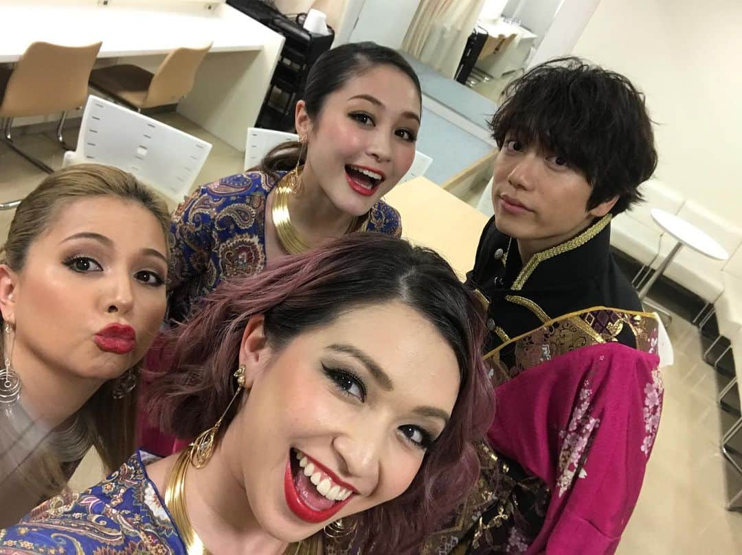 ダンドイ舞莉花さんのインスタグラム写真 - (ダンドイ舞莉花Instagram)「#MUSICFAIR On the day!! Thank you to everyone who watched us on music fair!! We had a blast!! #fun #music #hotstuff #divas #山崎育三郎 #newalbum #ourlook #divalook #ikusaburoyamazaki #musical #theatre #tokyo #japan」6月17日 9時15分 - mdandoy18