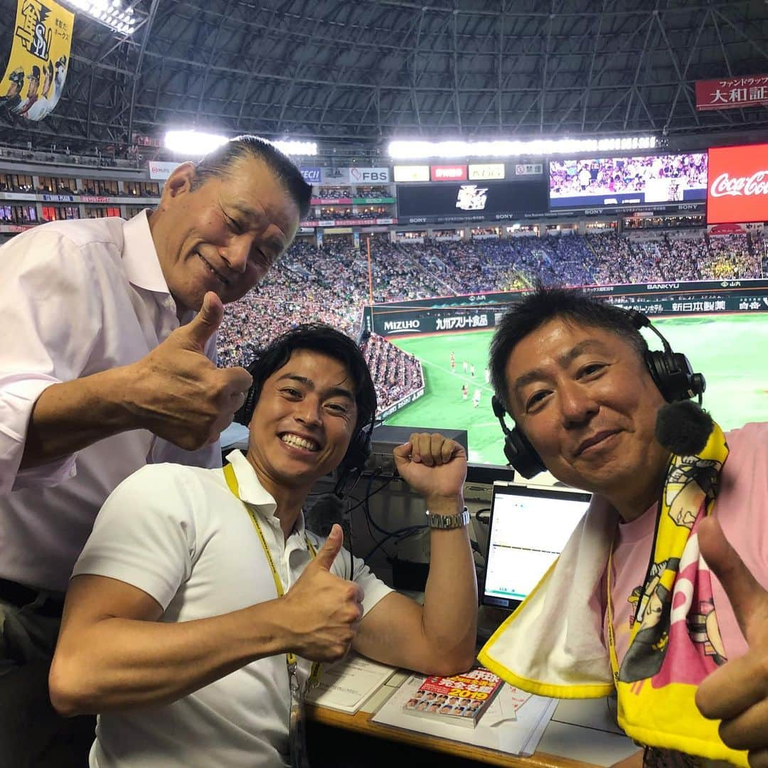 KBCラジオさんのインスタグラム写真 - (KBCラジオInstagram)「一昨日のホークス戦は #アサデスデー でした。#アサデスラジオ も参戦！勝って良かった〜😋あれ？小林さん、実況アナ復帰⁉️ #アサデス #sbhawks #ホークス #宮本啓丞 #小林徹夫 #山崎萌絵 #平川尚子 #藤原満 #三澤澄也 #佐藤栄作 #西田たかのり」6月17日 9時17分 - kbcradio_official