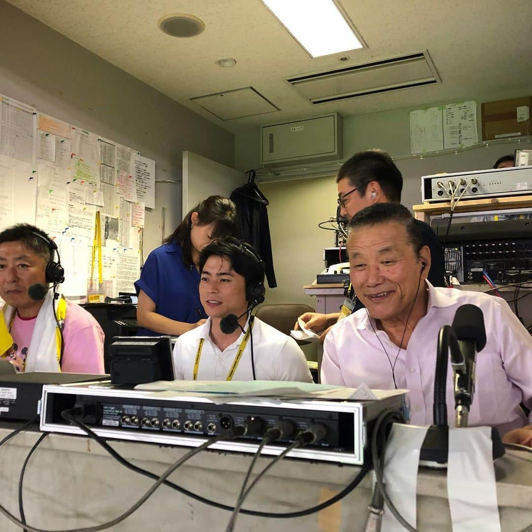 KBCラジオさんのインスタグラム写真 - (KBCラジオInstagram)「一昨日のホークス戦は #アサデスデー でした。#アサデスラジオ も参戦！勝って良かった〜😋あれ？小林さん、実況アナ復帰⁉️ #アサデス #sbhawks #ホークス #宮本啓丞 #小林徹夫 #山崎萌絵 #平川尚子 #藤原満 #三澤澄也 #佐藤栄作 #西田たかのり」6月17日 9時17分 - kbcradio_official