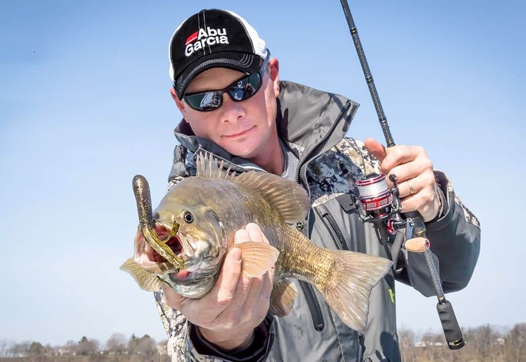 アブガルシアさんのインスタグラム写真 - (アブガルシアInstagram)「Smallie. Bronzeback.Smallmouth. Brownie. Whatever you call them, we hope you're landing 'em this Father's Day. #AbuGarcia #AbuGarciaForLife #FathersDay #DadsWhoFish #Smallie #Smallmouth #Smallmouthbass #bassfishing #rippinlips #tightlines」6月17日 9時30分 - abugarcia_fishing