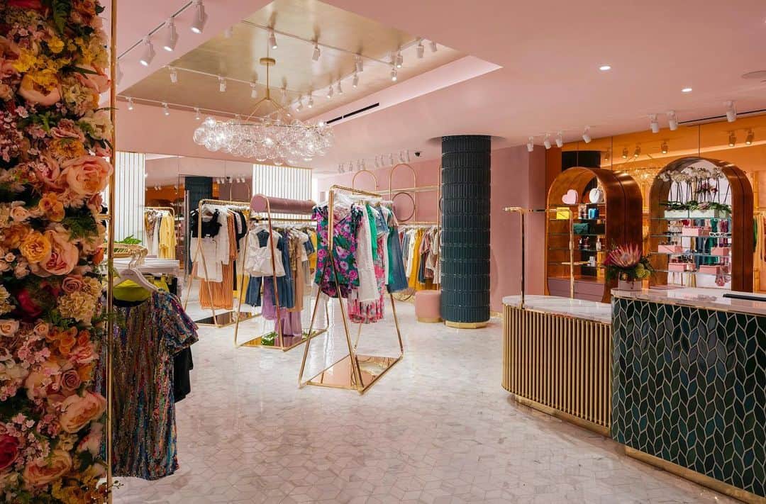 Palms Casino Resortのインスタグラム：「The @REVOLVE x PALMS store is officially open. Shop all your favorite brands, the hottest party dresses and more, 7 days a week.」