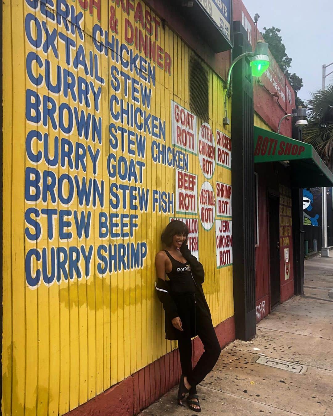 Janice Griffithのインスタグラム：「went back but they were closed ;( just lookin for mi roti plug 🇬🇾」
