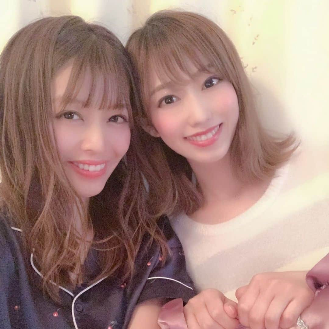 石倉侑芽さんのインスタグラム写真 - (石倉侑芽Instagram)「みんなが大好きなゆきなちゃん☺️💓 . お泊まり会でした(❁´◡`❁) 来月も会えるの嬉しすぎる😊 . ゆめちゃんが三重にいた時は 毎週遊べて楽しかったなぁって 可愛いこと言ってくれて朝からきゅん👩‍❤️‍👩笑 遠距離でもほぼ毎月会えてる🥰 また会える日までがんばろーっ！ . #ゆめとゆきなちゃんのるんるん写真集  #双子#twins#お泊まり女子会」6月17日 9時43分 - yume8115