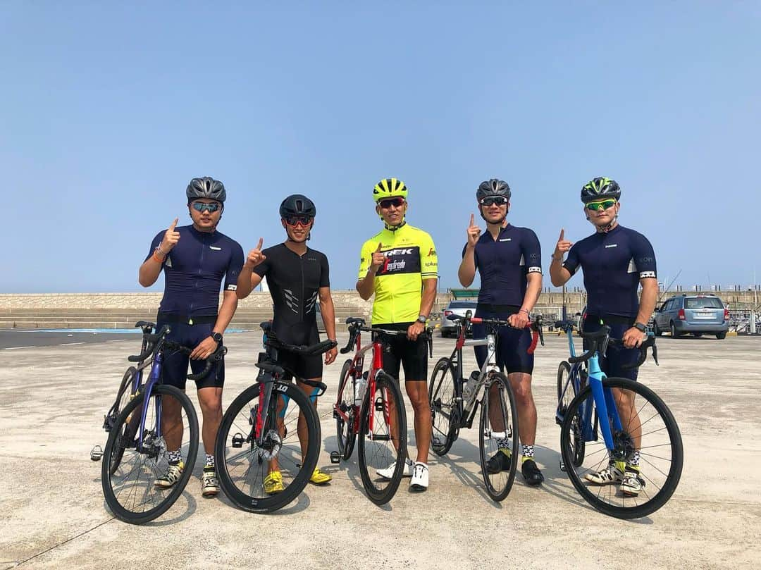 ジヌションさんのインスタグラム写真 - (ジヌションInstagram)「🚴‍♂️ 제주도 234km 자전거 종주 시작합니다! 국내 최초 루게릭요양병원건립 위해 달립니다! 오영환선수 @oh_ironman 과 백만프로젝트팀과 함께합니다. #TREK #트렉  #승일희망재단 #루게릭요양병원건립」6月17日 9時53分 - jinusean3000