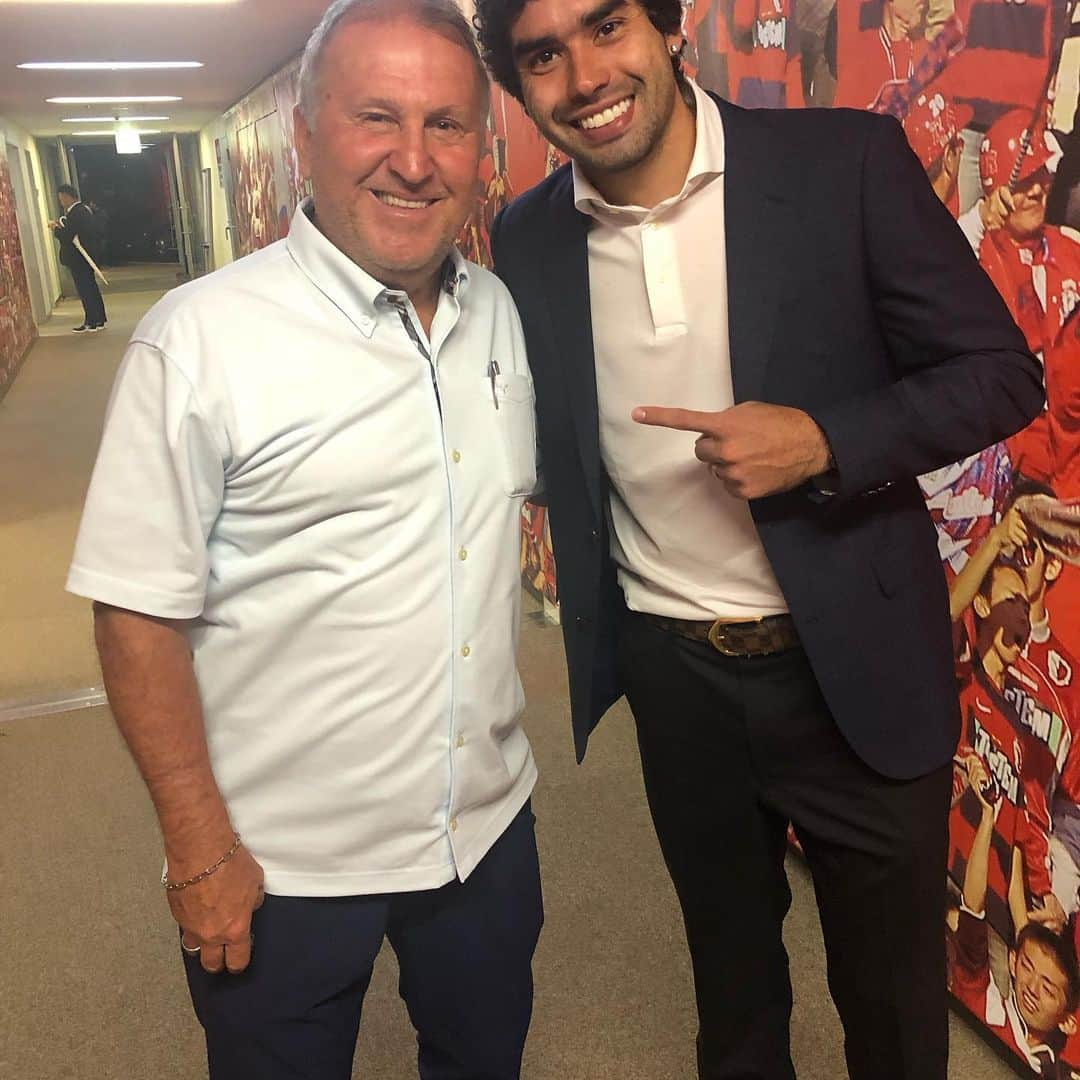 ジーコさんのインスタグラム写真 - (ジーコInstagram)「Com Morishima e Bruno Mendes.Um jogou na minha epoca e agora e Presidente do Cerezo Osaka e o outro o artilheiro do time e que fez toda a base no Guarani.Como ganhamos deles de 2x0 e os que estavam na nossa frente perderam e empataram,passamos pra terceiro e baixamos a diferença do líder.A rodada foi ótima pra gente.Vamos Kashima.」6月17日 9時53分 - zico