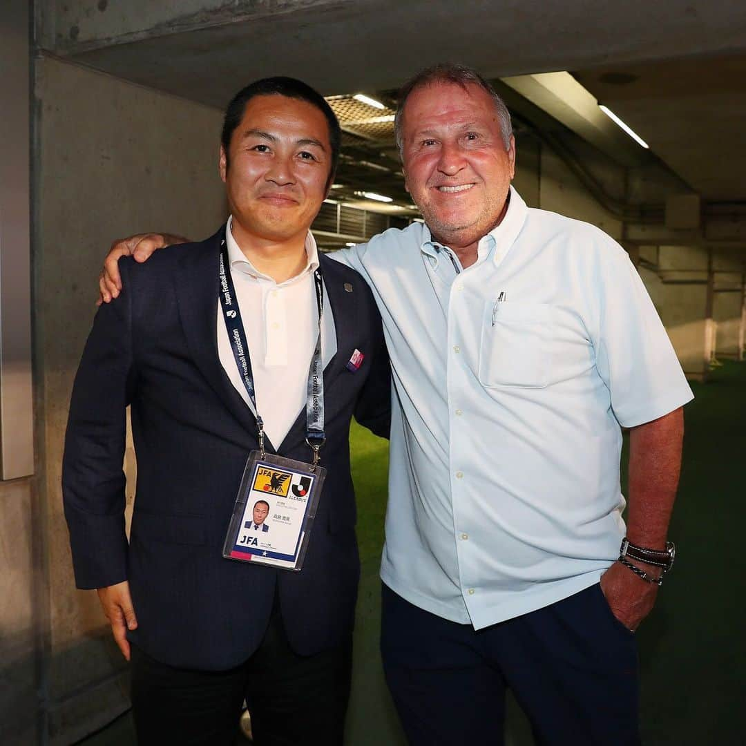 ジーコさんのインスタグラム写真 - (ジーコInstagram)「Com Morishima e Bruno Mendes.Um jogou na minha epoca e agora e Presidente do Cerezo Osaka e o outro o artilheiro do time e que fez toda a base no Guarani.Como ganhamos deles de 2x0 e os que estavam na nossa frente perderam e empataram,passamos pra terceiro e baixamos a diferença do líder.A rodada foi ótima pra gente.Vamos Kashima.」6月17日 9時53分 - zico