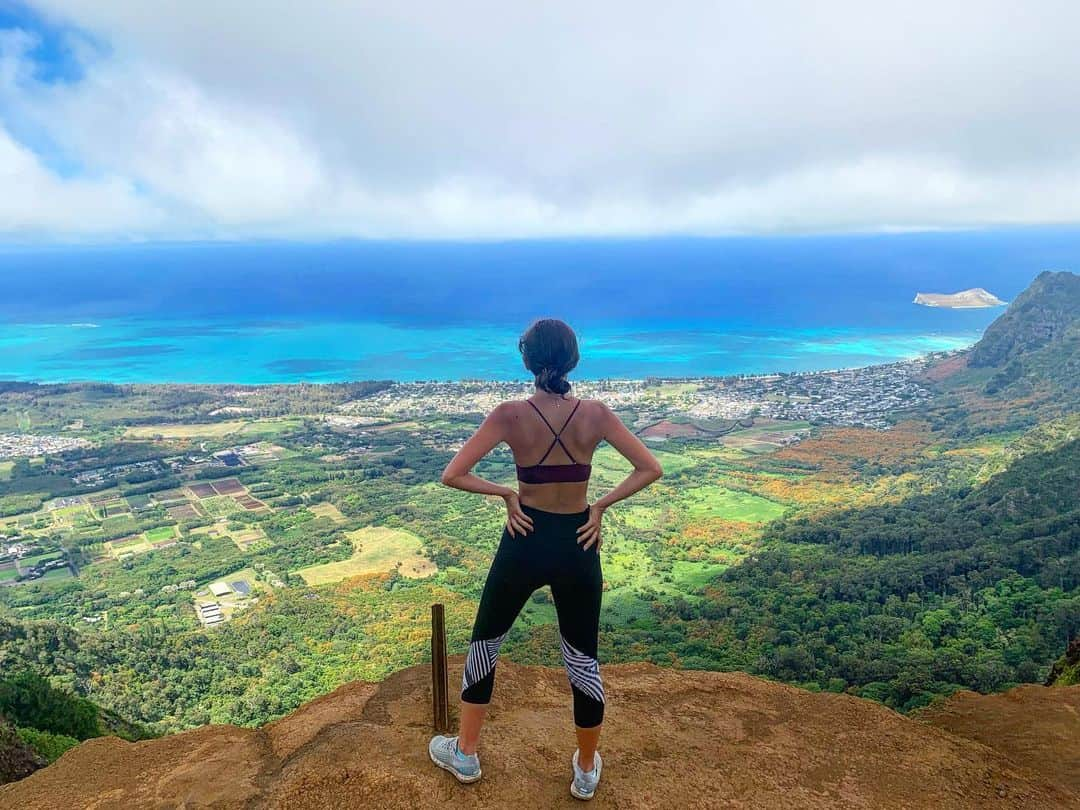 フランク奈緒美ロレインさんのインスタグラム写真 - (フランク奈緒美ロレインInstagram)「. . Kuliouou⛰ 思ってたよりもハードなハイクだったけど 登り切ったらとても素敵な景色が 広がってました✨ . . #kuliouou#hawaii#hiking #クリオウオウ#ハイク#ハワイ#天気悪くなる前につけてよかった#ギリギリだったね」6月17日 9時48分 - naomilorrainefrank