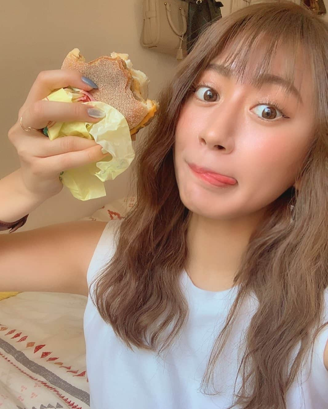 照井和希さんのインスタグラム写真 - (照井和希Instagram)「ウーバー朝飯。今日寝てない。眠い。 そういやメイク変えてみたんやで。目。薄いっしょ〜\( ･ω･ )/」6月17日 9時56分 - kazu24ki