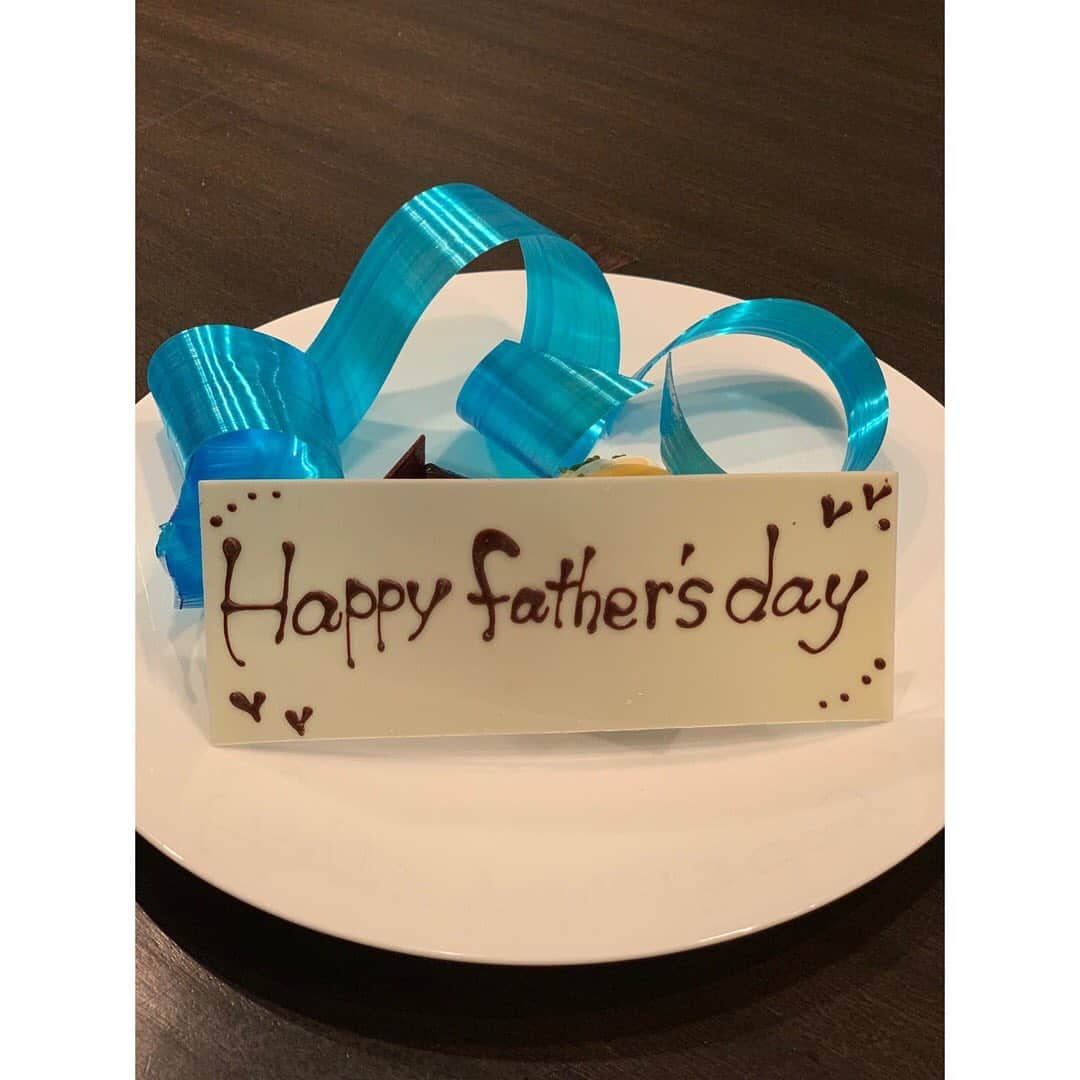 倖田來未さんのインスタグラム写真 - (倖田來未Instagram)「Happy  father's day!!﻿ 共同作業でこんなかんじになりましたーっ！﻿ ﻿ #handmade #意外に柄を出すのが難しい #今度 #いらなくなった #Tshirt #でまたトライしてみる #happy #fathersday #けっこう手作り #好き #ただありがた迷惑の時も多々あり！ #kodakumi #倖田來未」6月17日 9時59分 - kodakumi_official