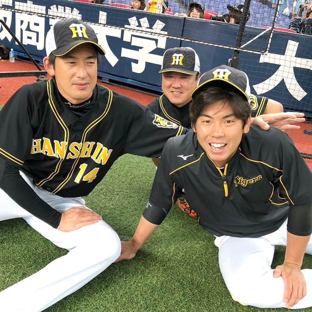 阪神タイガースさんのインスタグラム写真 - (阪神タイガースInstagram)「今日、28歳のお誕生日を迎えた梅野選手‼️おめでとうございます🎉 #梅野隆太郎 選手 #28th #happybirthday #hbd🎂  #能見篤史 選手と #片山BC も昨日一緒に前祝い✨ #おめでとうございます #阪神タイガース」6月17日 10時11分 - hanshintigers_official