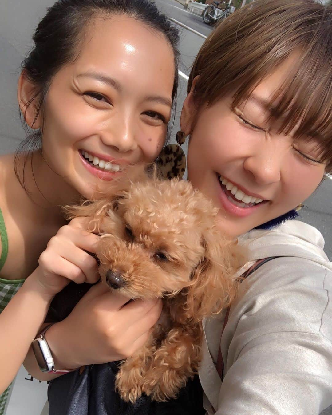 近藤夏子さんのインスタグラム写真 - (近藤夏子Instagram)「ずっと変わらぬ関係っていいねっ❤️ これからも一緒に楽しく歳とっていきたい人👯‍♀️✨ 出会って10年以上がたったんやなぁ〜笑 #武智志穂 #風あびまくってる #アン眩しそう #これからもよろしく #ズッ友」6月17日 10時11分 - kondonatsuko