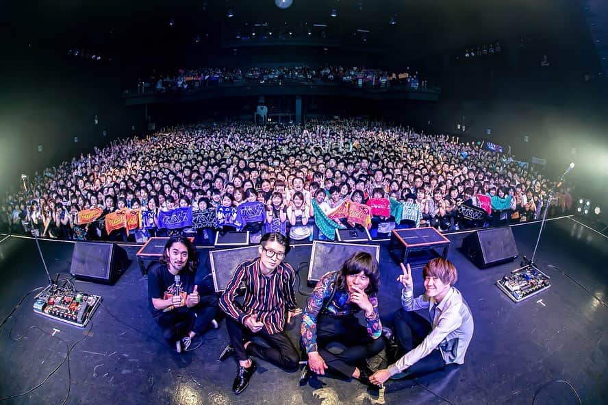 米田貴紀のインスタグラム：「Ain't no she see tour 初日 ZEPP TOKYO お集まりいただきありがとうございました。  アルバム"Fetish"の収録曲で1発目からこれだけ盛り上がってくれて、みんなこのアルバムをしっかり聞き込んでくれているんだなと感動いたしました🙏  見どころ聞きどころ満載のツアーなので迷われている方は是非お越しください。 あとHONKI DANCE TIMEめっちゃ進化してます👍このツアー限りのアレンジになるかも...！ photo by 祥子ちゃん #夜の本気ダンス  #aint_no_she_see_tour  #zepptokyo  #東京」