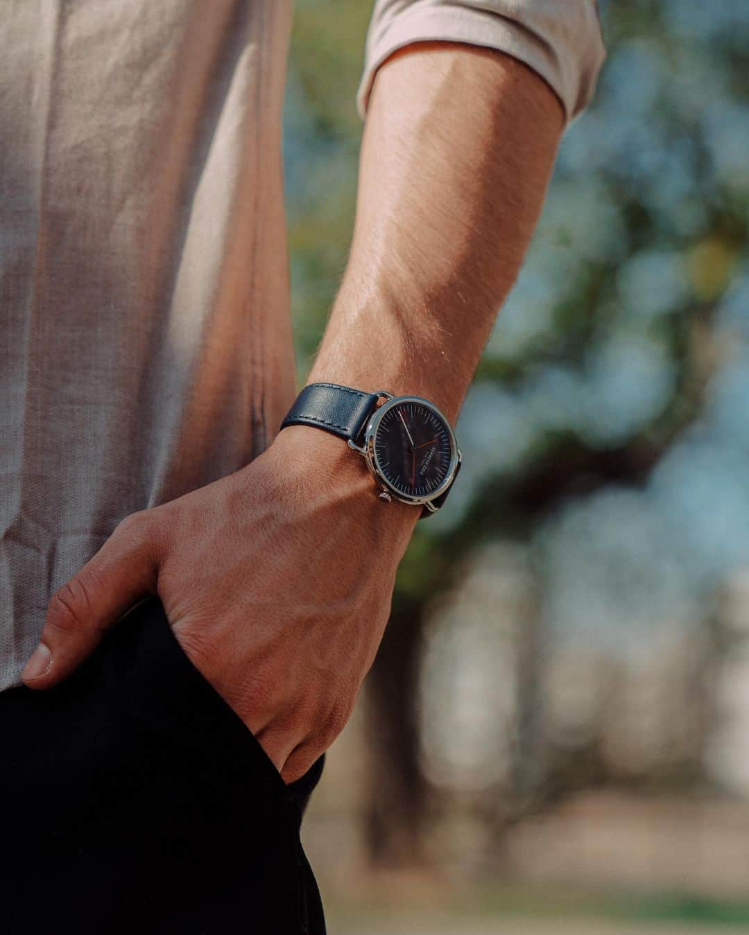 のインスタグラム：「The best days of summer are the ones when you lose track of the time. #WhatMovesYou #kennethcoletime」