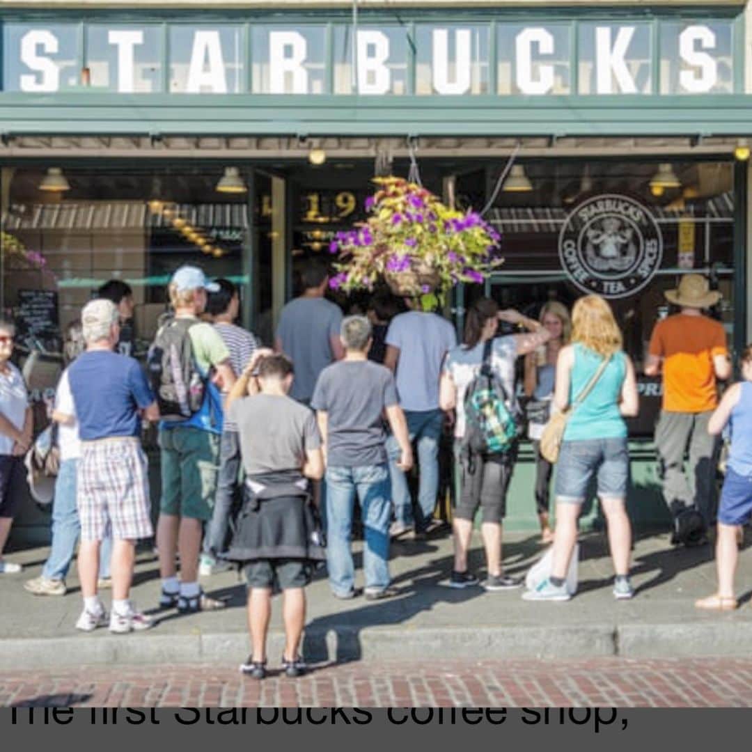 マキ・コニクソンさんのインスタグラム写真 - (マキ・コニクソンInstagram)「1912 Pike Place, Seattle, Washington 98101  シアトルと言えばスタバ発祥の地。 創業1971年 スタバ一号店に是非行ってみてね！👍🏼 #シアトルのおすそ分け👍🏼 #スタバ一号店」6月17日 10時13分 - makikonikson