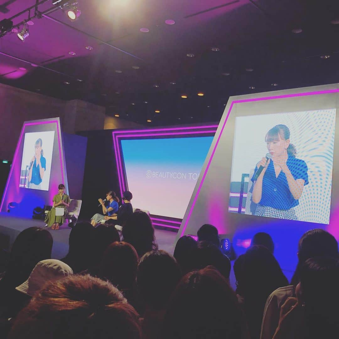 千吉良恵子さんのインスタグラム写真 - (千吉良恵子Instagram)「#beautycontokyo #ビューティコン #藤原美智子 氏 #千吉良恵子#cheekone  昨日の藤原美智子氏とのトークショーをみにきてくれた 安倍佐和子さん@abesawakobeauty  山本浩未さん@hiromicoy  平輝乃さん@veronicark0428  ありがとうございました😊💕 藤原さんとのトークショーは私の人生の宝物になりました✨実は二人でのトークショーは初めて❣️ 藤原さんはヘアーメイクとしても女性としてもずっと私の憧れと目標の人✨ 藤原さんの言葉から、そして藤原さんの美しいメイクを久しぶりに間近で見させて頂き沢山沢山刺激を頂き感謝感謝です✨ 自分磨き&スキルアップに頑張ります❣️ ありがとうございましたm(_ _)m💕」6月17日 10時13分 - chigirakeiko