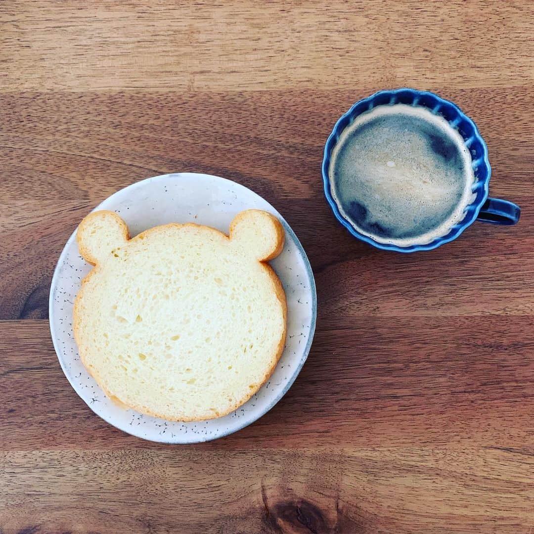 安田美沙子さんのインスタグラム写真 - (安田美沙子Instagram)「とってもかわゆいパン頂きました😊❤️✨ こんな形、どうやって作るんだろう？また、はんなパン作ろう😊⭐️✨予約までしてくれたみたい。。幸せだね、息子くん❤️ #instagood #instafood #bread #bear」6月17日 10時14分 - yasuda_misako