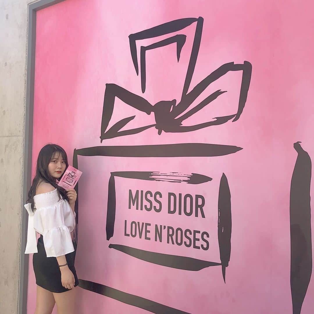 谷中唯彩さんのインスタグラム写真 - (谷中唯彩Instagram)「Miss Dior 展示会に行ってきました💜 最終日に行ったんだけどまだまだたくさん人いた、、😢 久しぶりに写真撮ったからちょっとずつ上げていくね:-)) . .  #yuisa #picoftheday #me #japanesegirl #girl #japan #tokyo#makeup #メイク #메이크업#97line #98 #21 #얼짱 #한국 #dior #dior展示会 #ミスディオール展示会 #pink #イチナナキログラム #instalove」6月17日 10時16分 - yuisa_erg