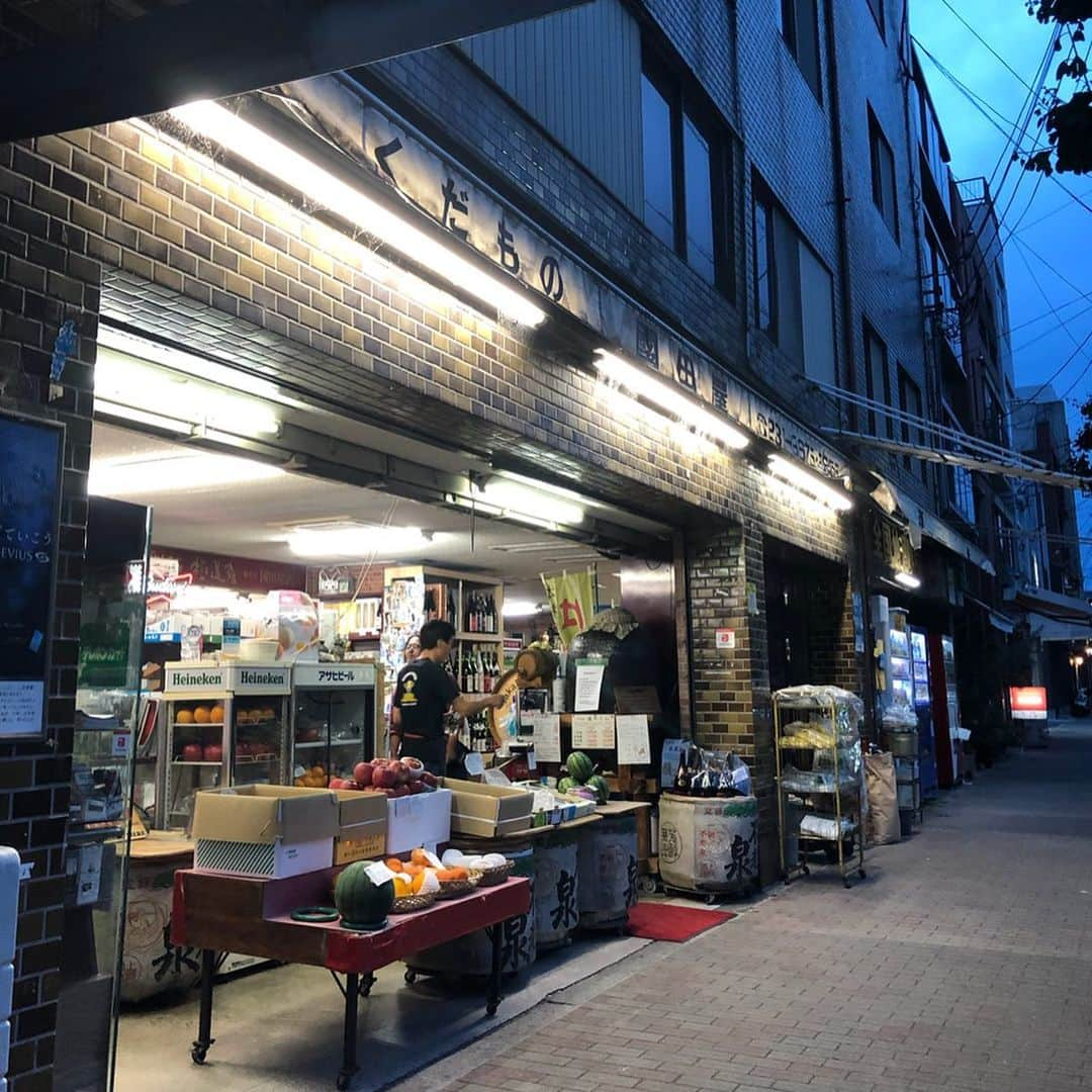 岡田育さんのインスタグラム写真 - (岡田育Instagram)「Two drunken authors. In Kyoto with Shinji Ishii. #signedbooksexchange #shinjiishii . . 昨秋トークショーでご一緒したいしいしんじさんと再会。知らない京都をあちこち教えていただきました。きんじょ。 #酩酊顔 . . #みさきっちょ #いしいしんじ #40歳までにコレをやめる #岡田育 #ikuokada #kyoto #京都 #誠光社 #seikousha #国田屋 #ツバクロすっぽん食堂 #kunitaya #tsubakuro #softshellturtle #liquerstore #bookstore」6月17日 10時17分 - okadaic