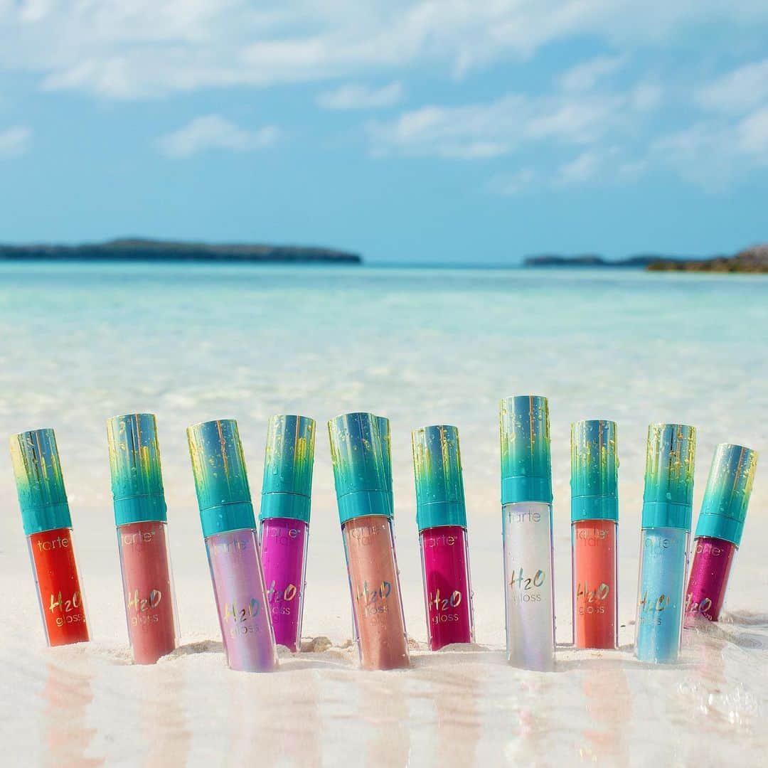 Tarte Cosmeticsさんのインスタグラム写真 - (Tarte CosmeticsInstagram)「Gloss ‘em up! 💋 Swipe on some nourishing pigment with our water-based H2O glosses! Available on tarte.com & @sephora in 14 shades 😍  #crueltyfree #rethinknatural #marinepowered」6月17日 10時27分 - tartecosmetics