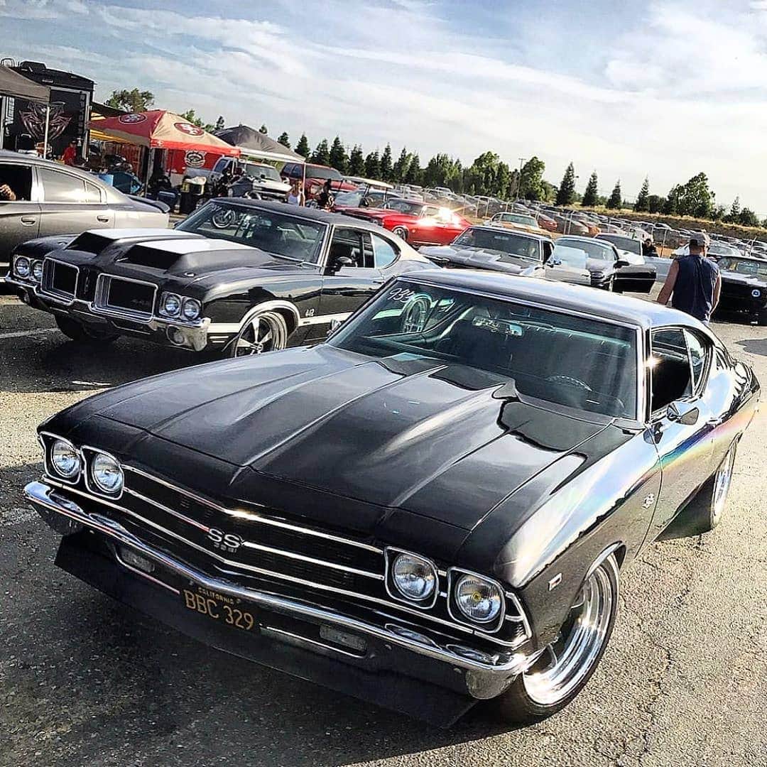 Classics Dailyさんのインスタグラム写真 - (Classics DailyInstagram)「'69 Chevelle  _ Owned by @frankniebla67 #Chevelle #americanmuscle #musclecar #classic #restomod #speed #vehicles  #cargram #carstagram #amazing_cars #fastcar #motors #engine #horsepower #musclecar #amazingcars」6月17日 10時52分 - classicsdaily