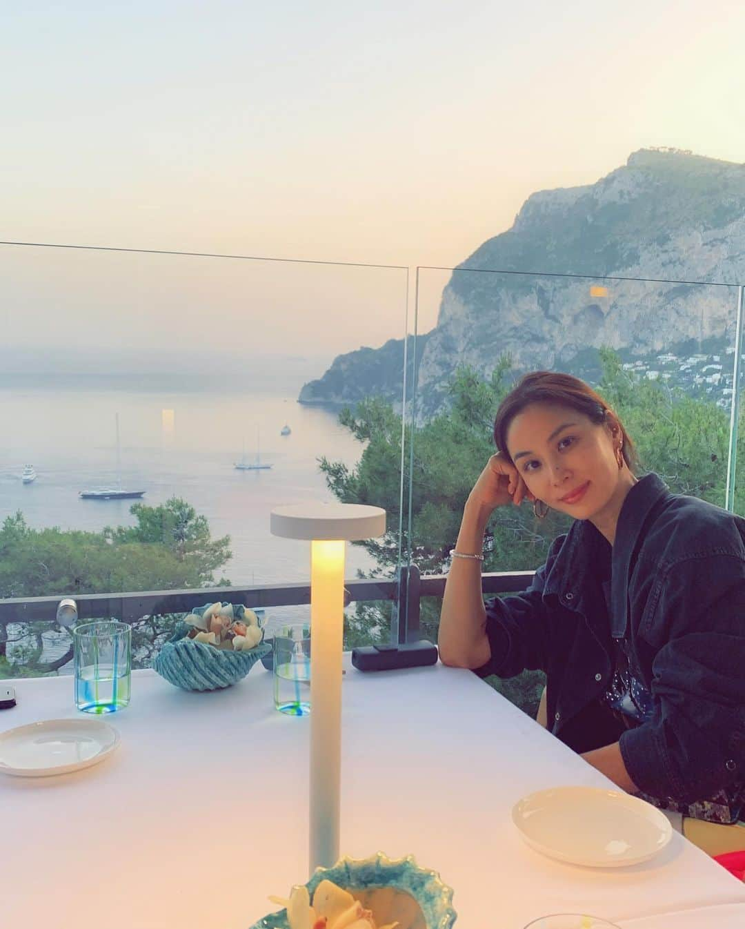 コ・ソヨンさんのインスタグラム写真 - (コ・ソヨンInstagram)「Beautiful capri🌥」6月17日 10時52分 - kosoyoung_official