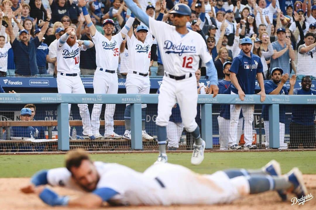 Los Angeles Dodgersさんのインスタグラム写真 - (Los Angeles DodgersInstagram)「@russellmartin55 muscle, @ctaylor_3 hustle.」6月17日 10時56分 - dodgers