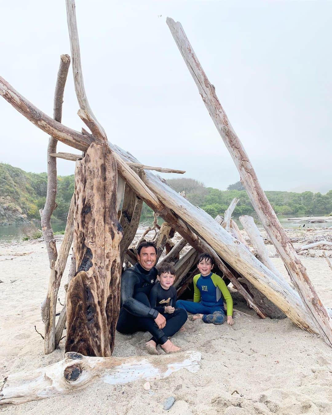 クリス・バーカードのインスタグラム：「This experience they call Fatherhood has been the greatest gift I could have ever been given. I still remember being 25 years old.. coming home from my first trip to Japan where I shot a cover story for Surfer magazine and I was buzzing with excitement. I came home to my wife @brea_face who announced by holding up a onesie .. that we were pregnant. I  don’t even remember the words that came out of my mouth but I’m sure they were some type of supportive mumble. But the truth was I was scared sh*tless, trembling and more afraid then I’ve ever been. I’ve dealt with my fair share of insecurity as a young dad raising two boys.. the added pressure of not growing up with my Father made me question myself In many ways. I would say that for me personally there has been nothing that has provided more growth more healing and pride than raising these two with my amazing wife @brea_face .」