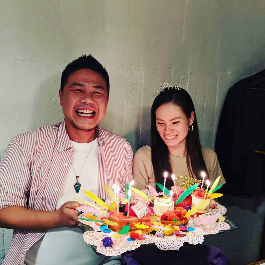 小椋ケンイチ(おぐねー)さんのインスタグラム写真 - (小椋ケンイチ(おぐねー)Instagram)「結婚💒＆妊娠👶＆誕生日🎂 お祝いが沢山重なりました💫 仲間の幸せは僕の幸せにもなります❤ いつまでもいつまでもいてくれる友達に感謝🍀」6月17日 11時12分 - kenichi_ogura