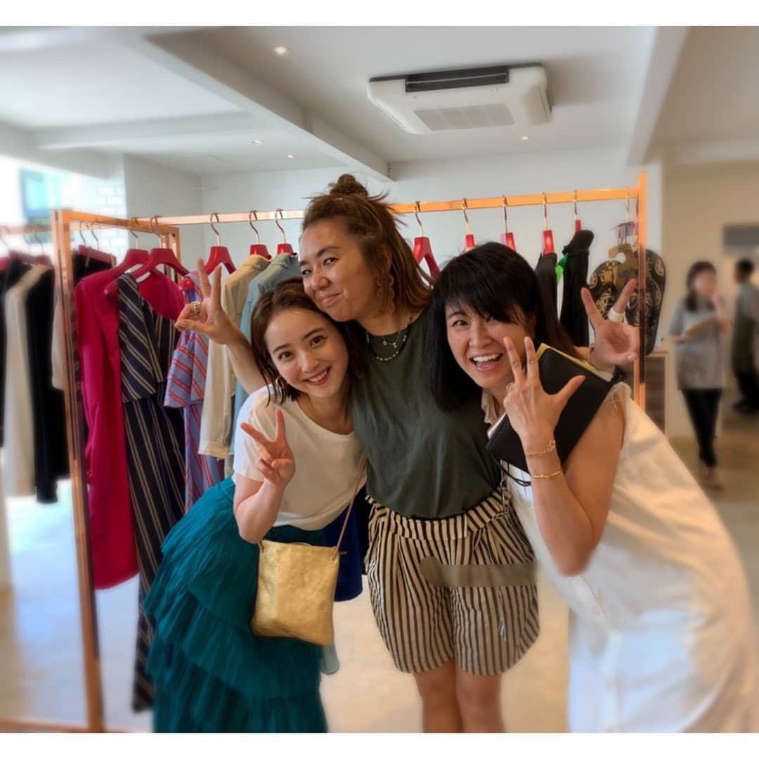 佐々木希さんのインスタグラム写真 - (佐々木希Instagram)「#mikomori  こずちゃんデザインのチェックシャツget！ ミッフーにも会えた💕  #安西こずえさん #美舟 さん」6月17日 11時09分 - nozomisasaki_official