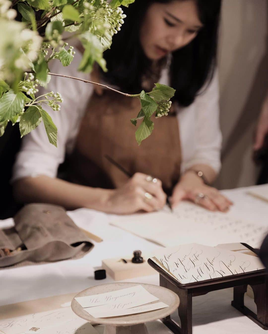 Veronica Halimさんのインスタグラム写真 - (Veronica HalimInstagram)「Throwback to the workshop in Seoul, missing those good times — #truffypi #vhcalligraphy #calligraphyworkshop #현대서예 #カリグラフィー #モダンカリグラフィー #カリグラフィースタイリング #seoulworkshops #seoul #creativeworlshop #calligraphystyling #koreaworkshop #truffypiinseoul #truffypiinkorea #vhkoreaworkshop #작업장 #모던캘리그라피 #캘리그라피엽서」6月17日 11時10分 - truffypi