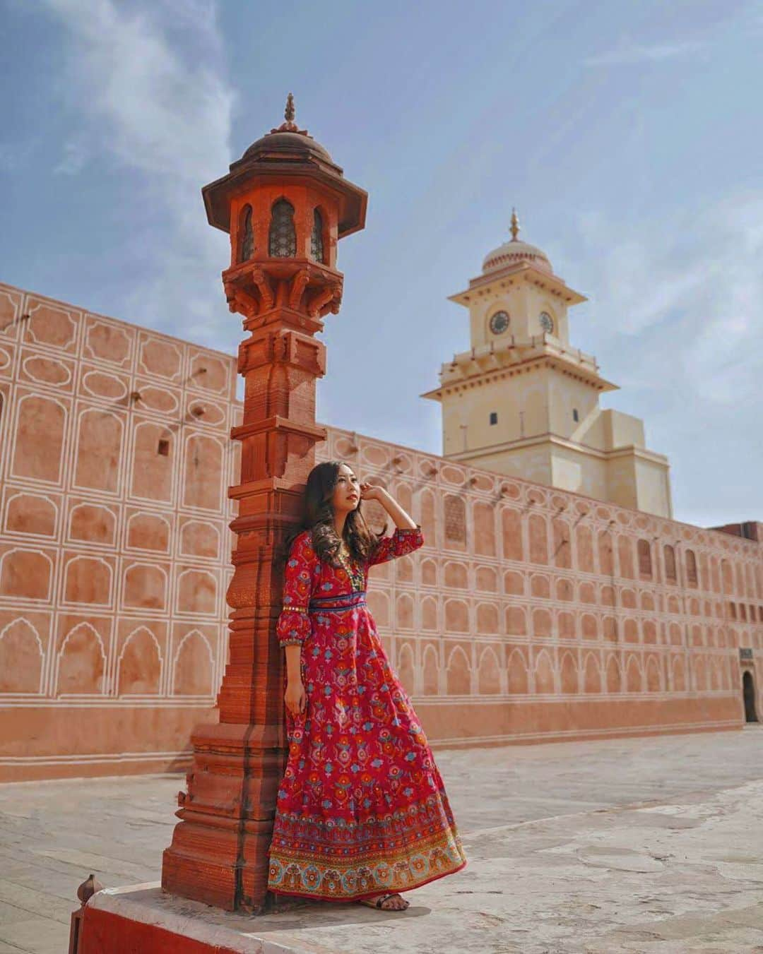 AirAsia (公式) さんのインスタグラム写真 - (AirAsia (公式) Instagram)「インド・ジャイプール　[ Jaipur, India ] ﻿ みなさん、インドに行ったことはありますか？🇮🇳﻿ ﻿ 「インドは行ってみないと分からない、インド独自の雰囲気がある」﻿ と、インドに行った人の多くが語ります。 ﻿ ﻿ インド・ニューデリーの下に位置する都市、ジャイプール。 この写真は1728年に建築された宮殿、シティパレスです。この都市に広がるかわいらしいピンク色は、すべての瞬間をカメラに収めたくなりますよ😊 ﻿ ﻿ [Now Everyone Can Fly] エアアジアに乗って、気軽にインド旅✈️エアアジアはバンコク・クアラルンプール経由で、インドの10以上の都市に就航しています！﻿ ﻿ #エアアジア #airasia #インド🇮🇳 #インド旅 #ジャイプール #india #jaipur #ピンク #pink #インスタ映えの旅 #旅女子 #旅女 #美しい #かわいい #kawaii #写真 #カメラ女子 #宮殿 #シティパレス #マハラジャ #palace #幻想的 #旅行 #旅」6月17日 11時18分 - airasia_jpn