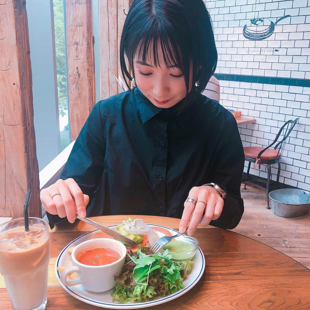 上野優華さんのインスタグラム写真 - (上野優華Instagram)「ひっさしぶりにパンケーキ  こんなに美味しかったっけなーってくらい 体に染み渡りましたw  カフェごはんすき。  もう毎日 #食べスタグラム  美味しいものは幸せだね☺️ パンケーキといえば甘いイメージだったけど しっかり食事なパンケーキってあんまり今まで食べた記憶がないかも。  自分の中でブームが来そうで恐ろし….w  #横浜 #みなとみらい #食べ物グラム #カフェスタグラム  #カフェ #Cafe #カフェごはん #パンケーキ #ランチ #lunch #jspancakecafe #ジェイエスパンケーキカフェ #アボカドとサーモン #カフェラテ  #カフェ好き #黒シャツ #mocha #シルバーアクセ」6月17日 22時16分 - yuukaueno0205