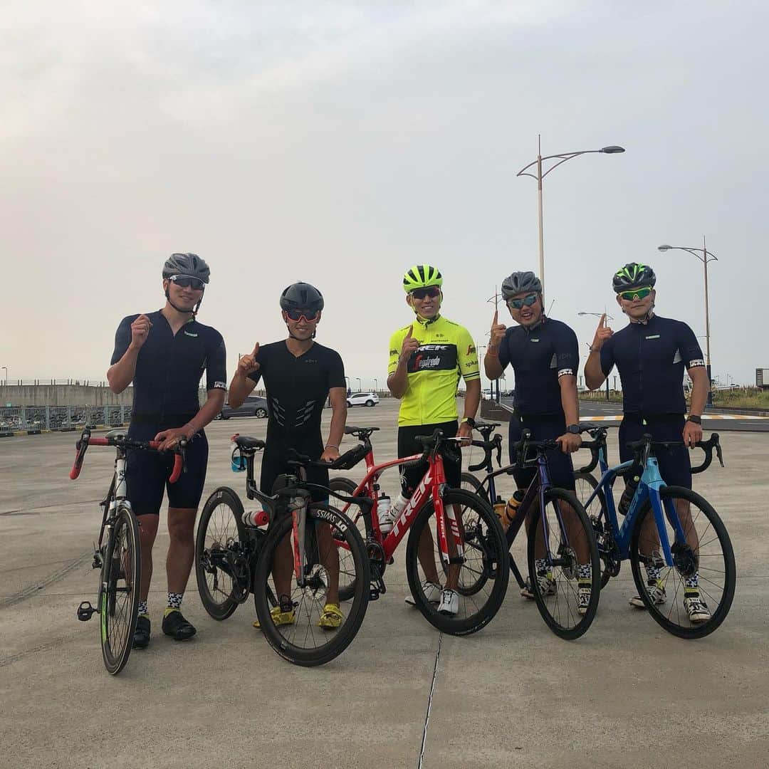 ジヌションさんのインスタグラム写真 - (ジヌションInstagram)「🚴‍♂️ 제주도 자전거 종주 완주 #TREK #트렉  #승일희망재단 #루게릭요양병원건립」6月17日 22時16分 - jinusean3000