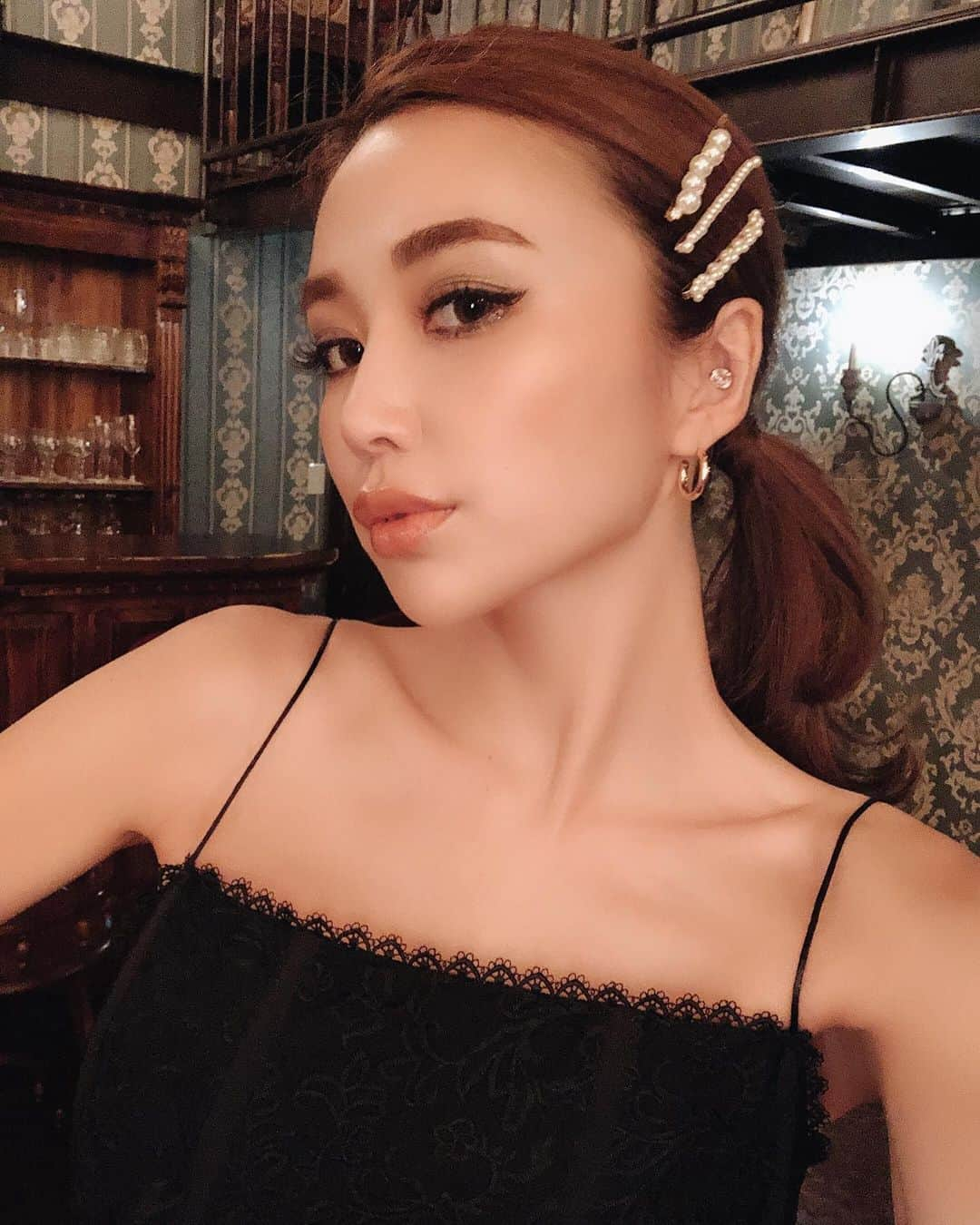 梯真奈美さんのインスタグラム写真 - (梯真奈美Instagram)「今日は朝から撮影だったよー！ ヘアメイクは安定の @tsuuuuuuuuuu さん♡ AW仕様でmakeもスモーキーなカーキにしてもらったの！なんだか新鮮🥰  長丁場お疲れさま会でもんじゃ食べに来てるんだー🤤🤤 #shooting #make #makeup #fashion #eimy #eimyistoire」6月17日 20時45分 - official_manami