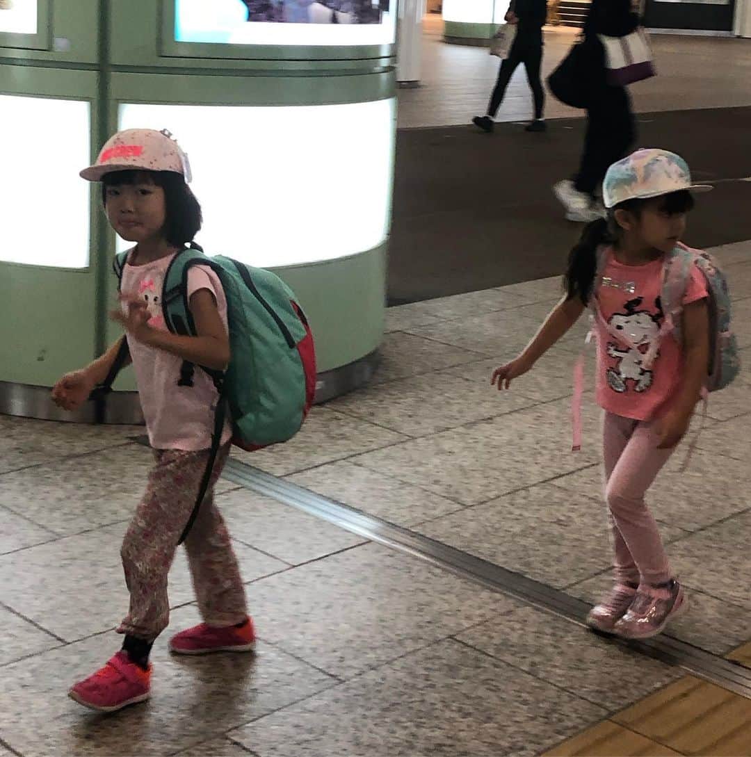 甘糟記子さんのインスタグラム写真 - (甘糟記子Instagram)「日曜日、チビたちは朝からデイキャンプへ！  今回のテーマは宝探しだったので、2人ともノリノリ（笑）  少し暑めだったけど、天気も良くて遊ぶには最高だね！  私は送り出した後、ママ友とサワムラでランチ( ^ω^ )  ゆっくりおしゃべりしながら、美味しいモーニングなんて最高〜(*≧∀≦*) お迎えに行くときはお腹ぺこぺこになって戻るので、私は大好きなブルトンヌのフィナンシェをちょっとつまめるように買ってます( ^ω^ )  ちょうど焼きたてで、カリカリフワッと美味しかったな〜！ 先週も疲れたけど、遊びつくした週末でした〜（笑）  #息子殿姫#息子殿#姫#デイキャンプ#宝探し#サワムラ#モーニング#至福のとき#日曜日#週末」6月17日 20時51分 - norihey924