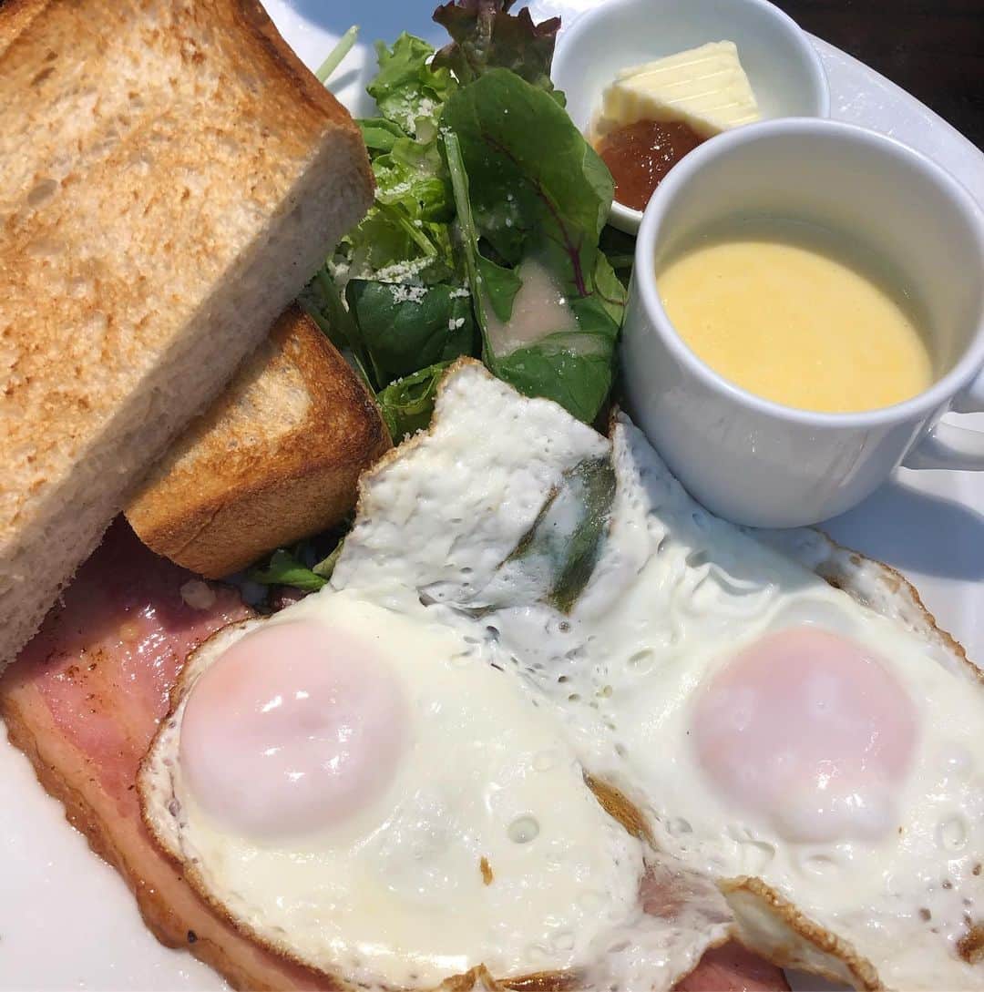 甘糟記子さんのインスタグラム写真 - (甘糟記子Instagram)「日曜日、チビたちは朝からデイキャンプへ！  今回のテーマは宝探しだったので、2人ともノリノリ（笑）  少し暑めだったけど、天気も良くて遊ぶには最高だね！  私は送り出した後、ママ友とサワムラでランチ( ^ω^ )  ゆっくりおしゃべりしながら、美味しいモーニングなんて最高〜(*≧∀≦*) お迎えに行くときはお腹ぺこぺこになって戻るので、私は大好きなブルトンヌのフィナンシェをちょっとつまめるように買ってます( ^ω^ )  ちょうど焼きたてで、カリカリフワッと美味しかったな〜！ 先週も疲れたけど、遊びつくした週末でした〜（笑）  #息子殿姫#息子殿#姫#デイキャンプ#宝探し#サワムラ#モーニング#至福のとき#日曜日#週末」6月17日 20時51分 - norihey924