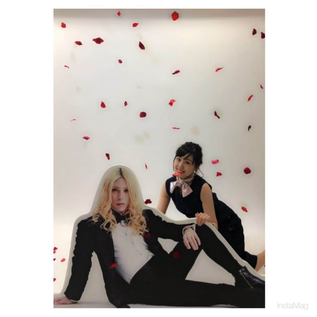 磯田彩実さんのインスタグラム写真 - (磯田彩実Instagram)「. #はしゃぐ. . . . #ウィンカーの代わりにオーラを出す. #平熱はローラン度. . . . 語彙力がすごい。. 語彙のクセもすごい。. . 遅ればせながら、どうやら大人気の #ローランド展. #3枚目はもうジャケ写かポスターの気持ち 🤣笑. . #outfit#mystrada」6月17日 20時56分 - ayami_isoda.tvh7