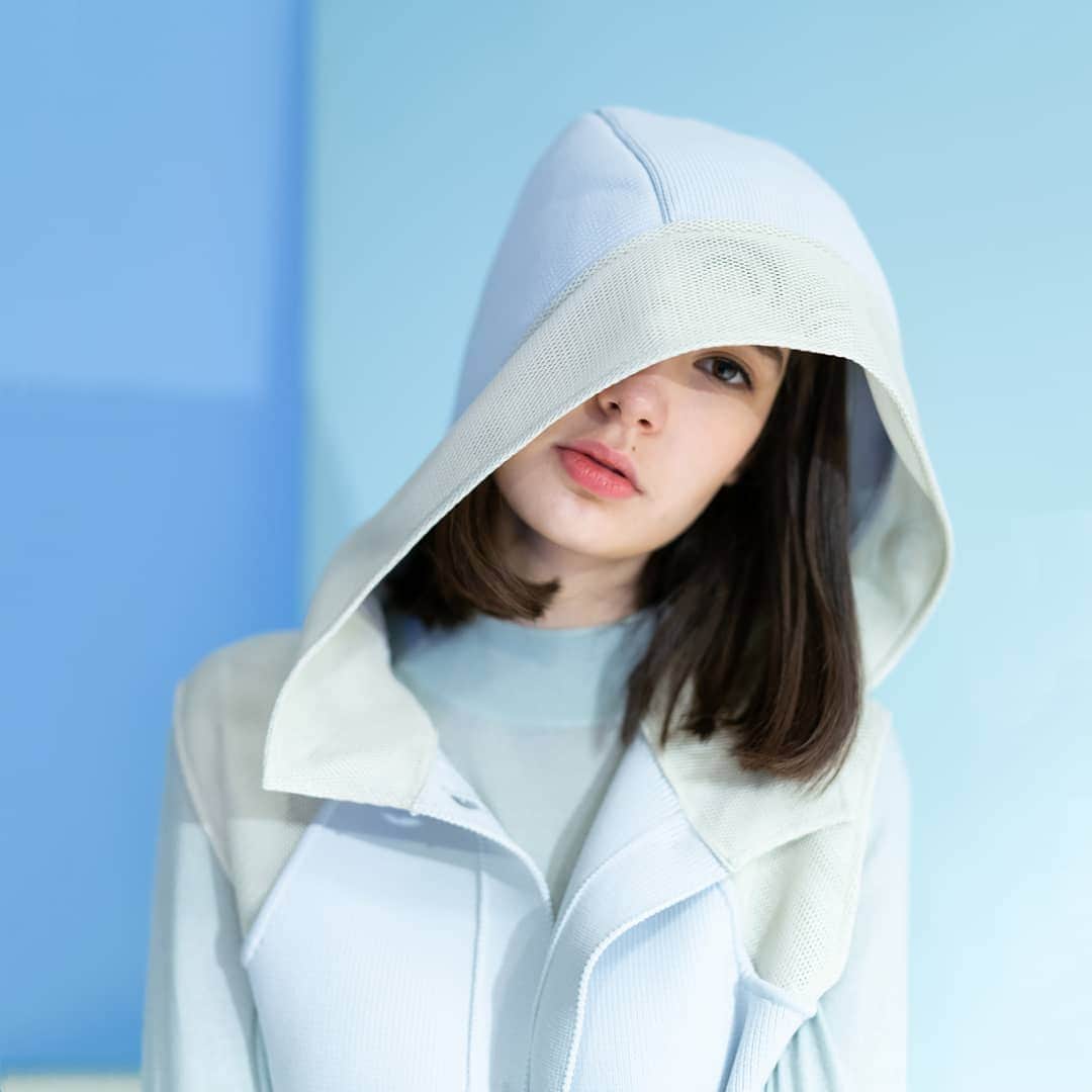 ANTEPRIMAさんのインスタグラム写真 - (ANTEPRIMAInstagram)「Stay in style on the heating street and also in the frigid air-conditioned office. Slip into our Show Maglia Sleeveless Coat as your layering and transition piece - featuring a functional hood and soft hues, this delicate knitwear offers a sporty yet feminine charm to match with your summery looks while keeping you warm!  #anteprima #SS19 #springsummer2019 #ShowMaglia #Sleeveless #coat #hoodie #sporty #layer #summer #fashion #style #elegance #ootd #look #photo #luxury#italian #instafashion #fashiondesign #アンテプリマ #패션」6月17日 20時56分 - anteprimaofficial