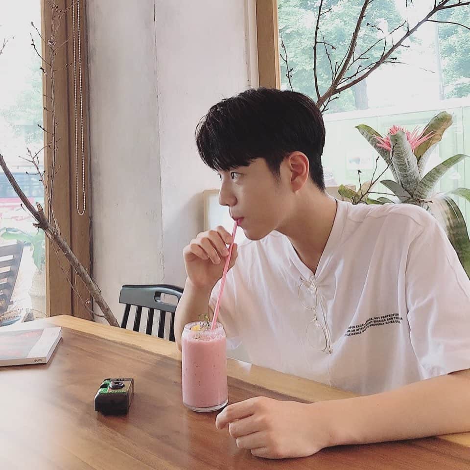 チ・ミンヒョクのインスタグラム：「👀띠용👀」