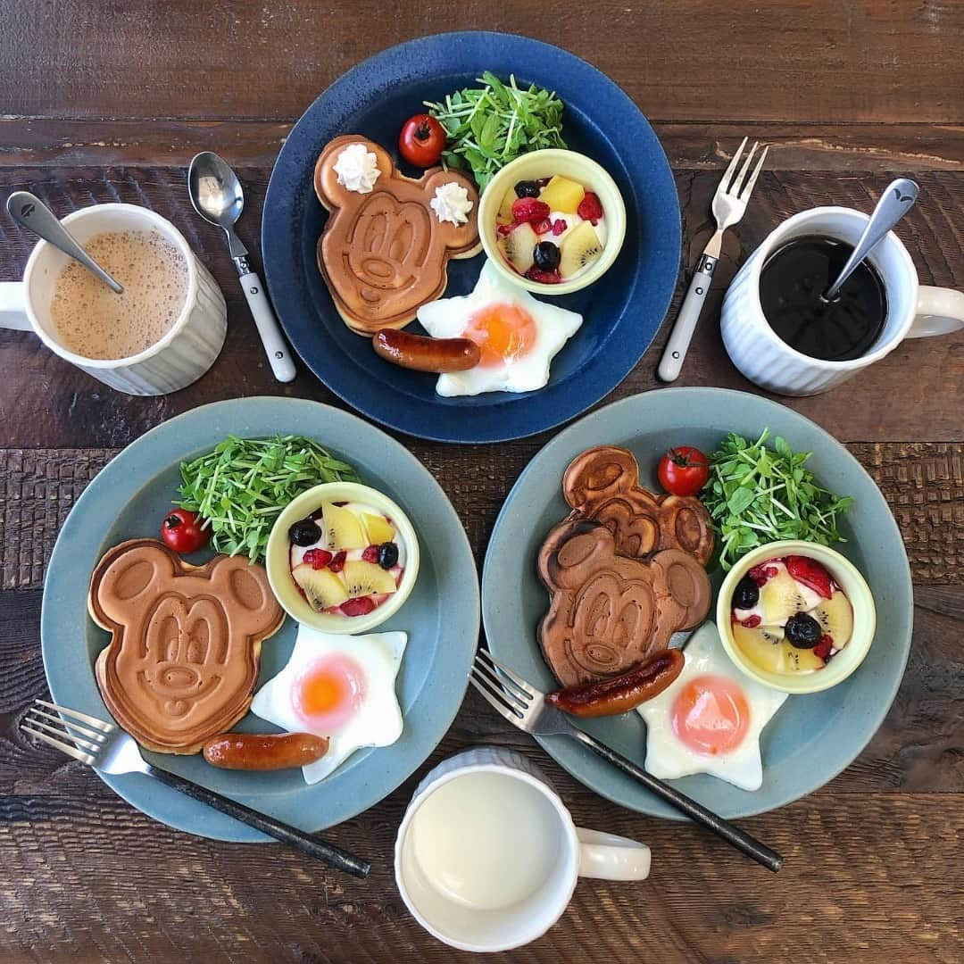 mamagirl ママガールさんのインスタグラム写真 - (mamagirl ママガールInstagram)「. . #mamagirl からピックアップ❤ . . 『☕おしゃれ朝ご飯🍳特集✨』 . お家でおしゃれカフェ風ご飯はいかが😘❓ 🍚ごはん派もパン派🍞もマネしちゃおう😋🍴 . @ume_ribbon_cafe さん @yuuuuuri0728 さん @ayus_kitchen さん @tea_369 さん @nky3style さん . タグ付け、そして素敵なお写真ありがとうございます☺💓 . . ----------------------------------------------- mamagirlでは、ママ、パパ、マタニティママ、皆様からの投稿をお待ちしております♪ . 投稿方法は#mamagirl を付けるだけ！ . ✨素敵なお写真は、mamagirl instagram、Facebook、twitter、公式アプリkirarapostの記事内で紹介させていただきます。 . . mamagirlの公式アプリkirarapostではinstagramでは見られないおしゃれママ情報がたくさん！ . プロフィールよりぜひダウンロードしてください❤ . . #ママごはん #おうちごはん #こどもごはん #ママライフ #子育て #育児 #ごはん記録 #手作り料理 #クッキング#キャラごはん #instafood #おにぎり#お弁当 #今日の朝ごはん #ママスタイル #サンドウィッチ#トースト#朝ごパン #朝ごはんプレート #おうちカフェ #幼稚園 #保育園 #カフェ風 #朝カフェ #手作り弁当 #breakfast #breakfastinspo #morning」6月17日 21時02分 - mamagirl_jp